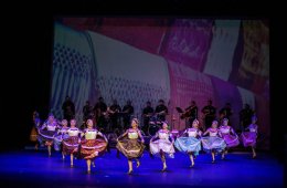 Gala con la compañía folclórica sinaloense