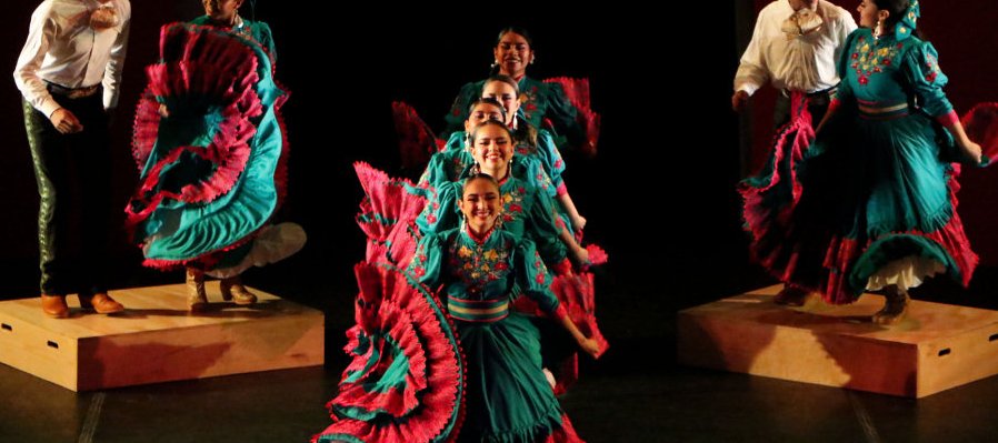 Presentación de danza folklórica del INBAL