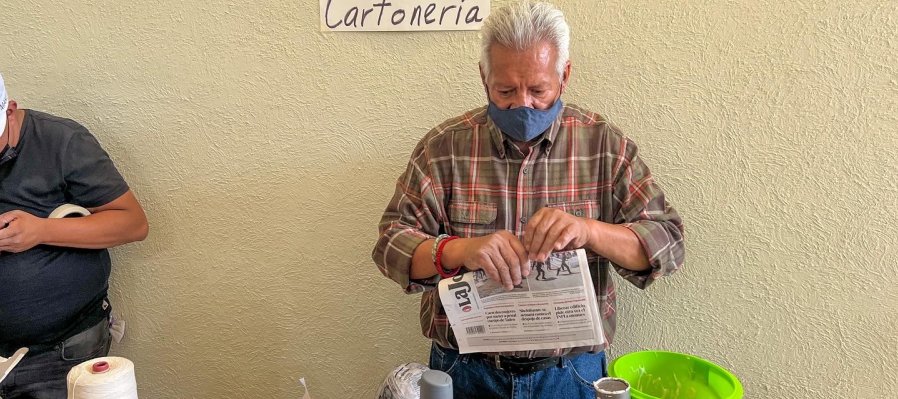 Taller cartonería tradicional para adultos mayores