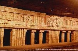Imagen muestra de la actividad Exploradores en el Museo Nacional de Antropología: una a...