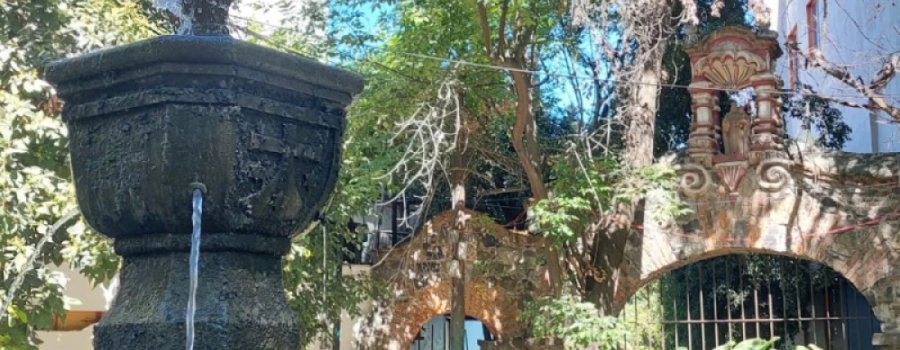 Tras los últimos pasos de Santa. Recorrido por los sitios que Federico Gamboa noveló.