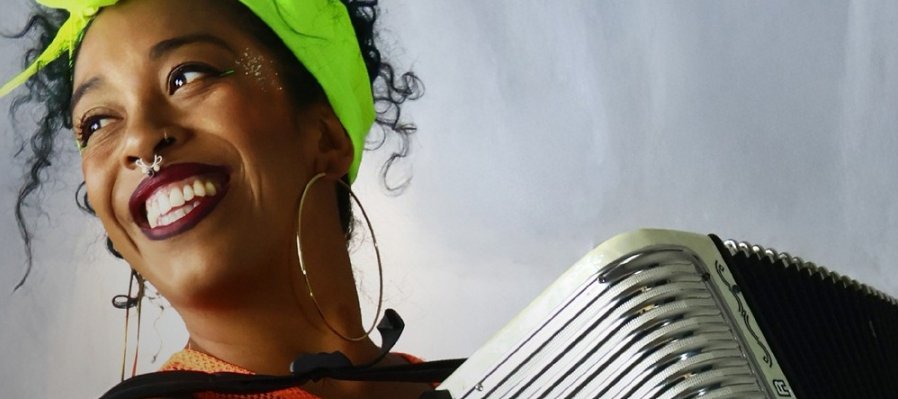 La Negra Mexa y las cumbiancheras