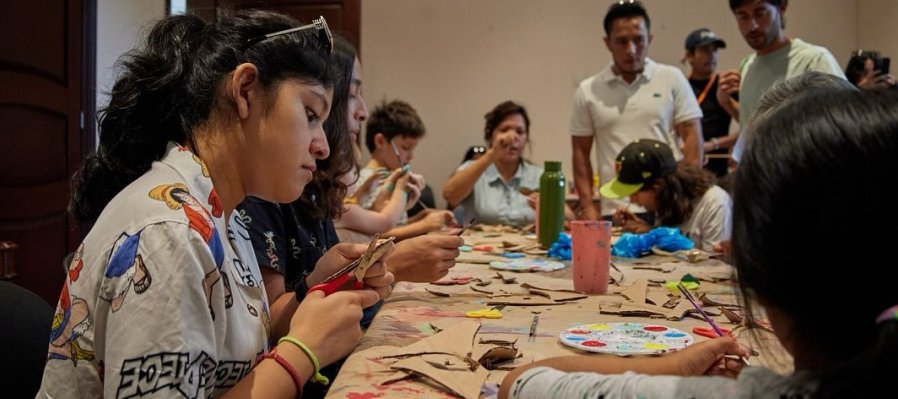 Taller de cartonería tradicional para niñxs.
