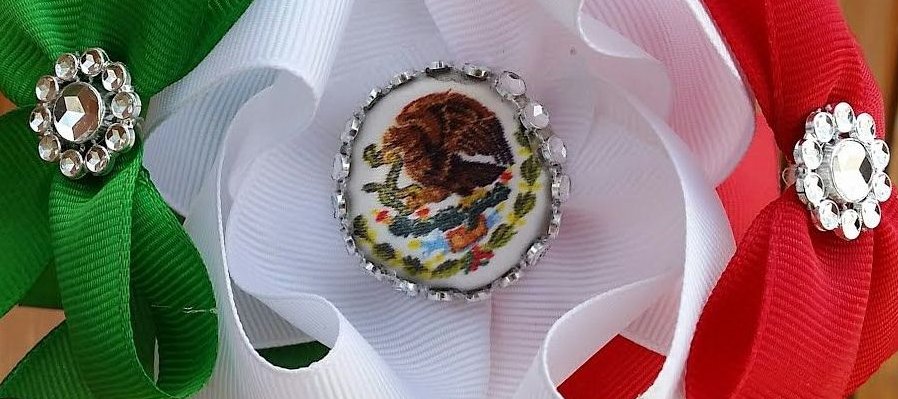Broche tricolor