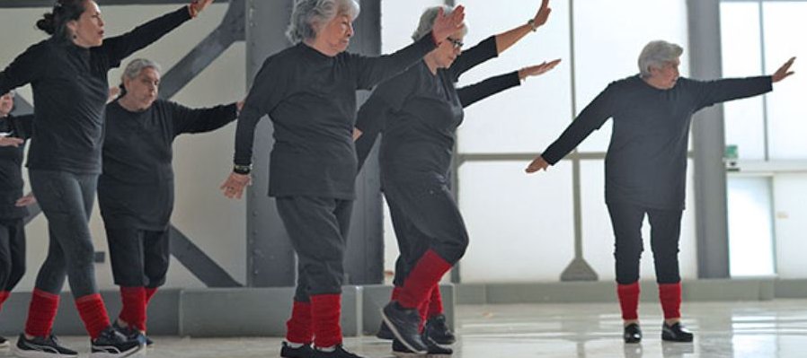 Actuación y baile para personas adultas mayores