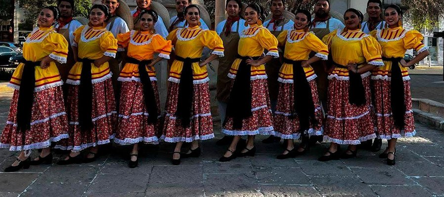 Grupo folklórico Aztlán