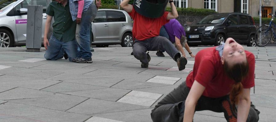 Bailando juntos en el espacio público / Workshop: Togethering