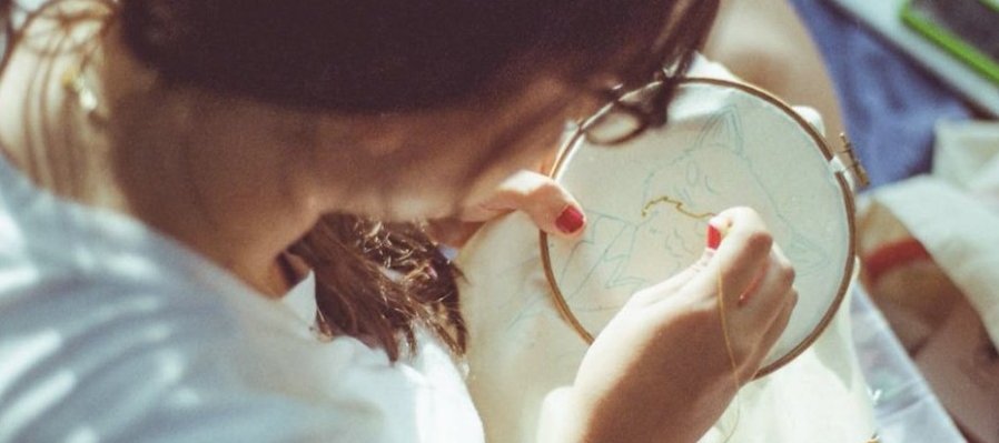 Bordado de voz: Marco en bastidor