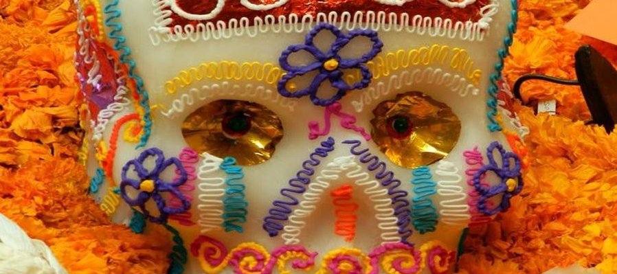 Decoración de calaveritas de azúcar