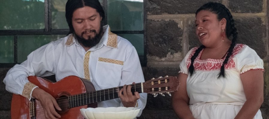 Domitzú - Canciones en Hñähñú del Valle del Mezquital y tradicionales mexicanas