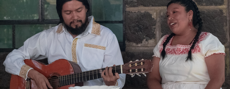 Domitzú - Canciones en Hñähñú del Valle del Mezquital y tradicionales mexicanas