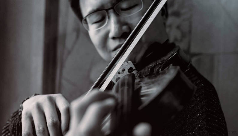 Dan Zhu, violín y Julien Quentin, piano |  Brahms: La voz íntima