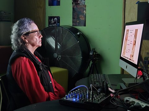 Ciudadanía y derechos digitales para personas adultas mayores