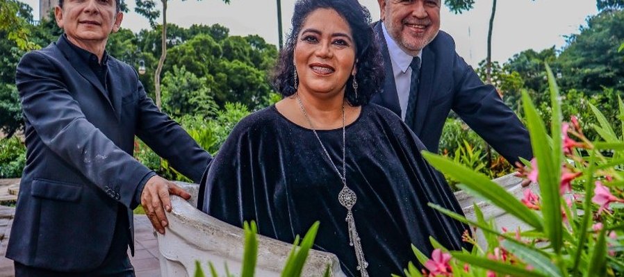 Con los brazos abiertos, música del mundo