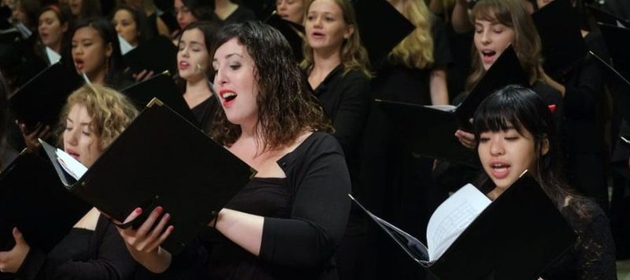 Coro de Cámara de la Universidad de San Diego y Coro Staccato