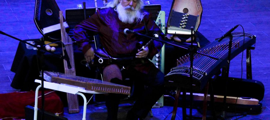 Jesús Yusuf Isa Cuevas - Dandelión: Concierto escénico para solista y 21 instrumentos