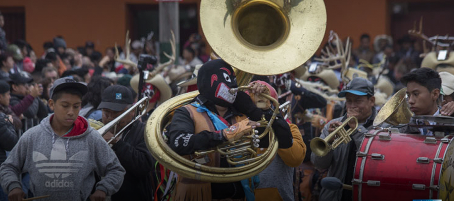 De tradición y nuevas rolas