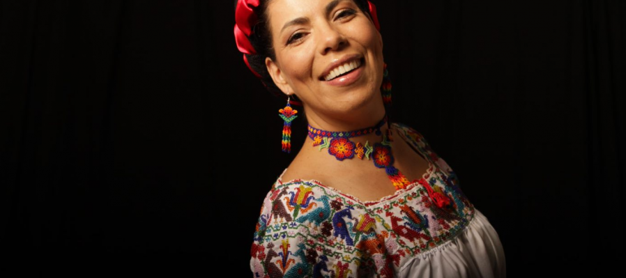 Dolores Martínez - De nacionalidad mexicana