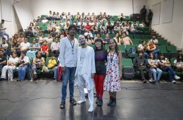 Imagen muestra de la actividad Efímero Unipersonal performático sobre el duelo migrato...