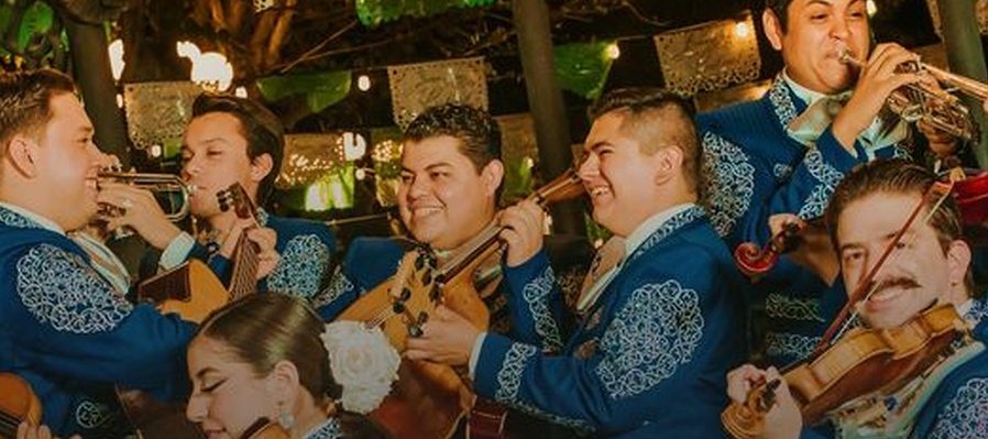 El cantinero en concierto