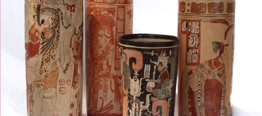 Entre el poder y la sangre: arte en el entorno Maya