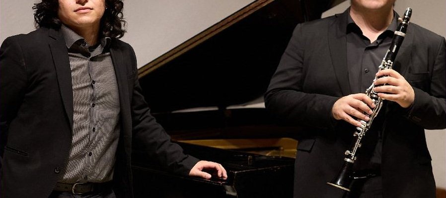 Entre líneas y contrastes