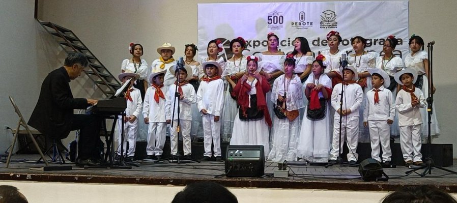 Felices de celebrar con música nuestros 500 años: Coro de la ciudad de Perote, Ver.