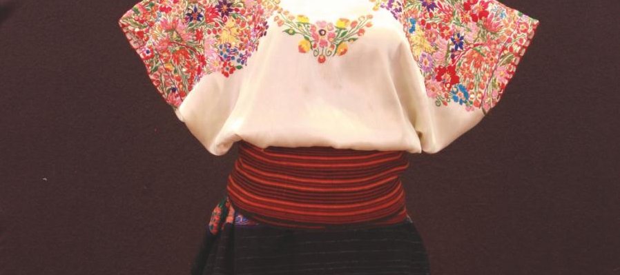 Mujer Huipil. Urdimbres y puntadas