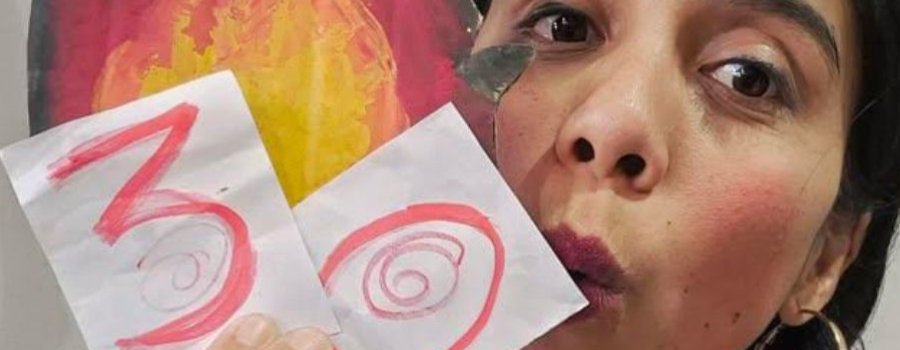 Allá, en un pueblo llamado Cuatro Tumbas, una vez, una niña lechuza