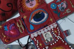 Kotona: amuletos textiles y magia en miniatura