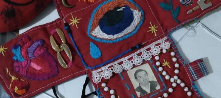 Kotona: amuletos textiles y magia en miniatura