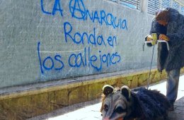 Teatro de calle: máscaras, esculturas vivientes y otros personajes