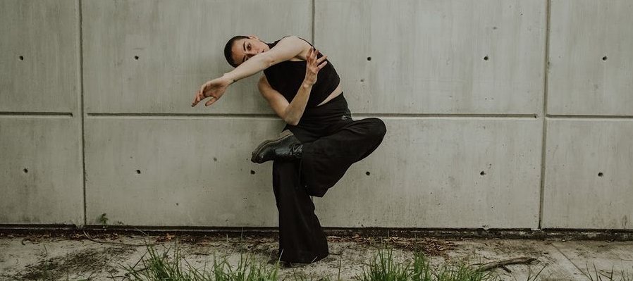 MOVIMIENTA. Laboratoria de prácticas de danza, biomecánica e improvisación