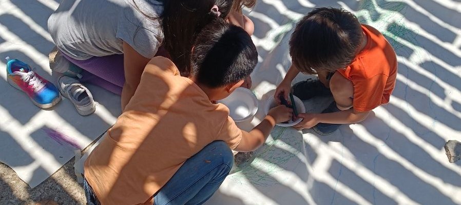 Al aire libre: picnic de juegos y arte para niñas y niños