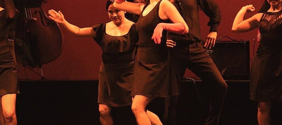 Improvisación del movimiento con música jazz