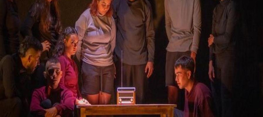 Iré al teatro para arrojarme bajo los caballos