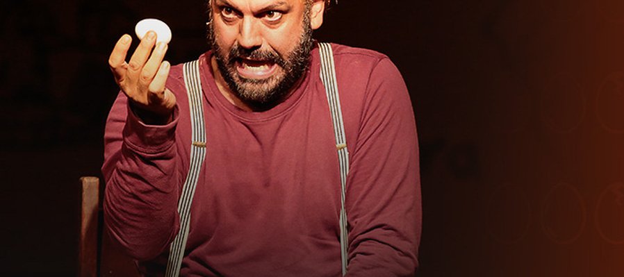 Josefina la gallina puso un huevo en la cocina