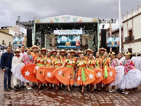 40 años Bailando Nuestra Historia a un Mismo Son