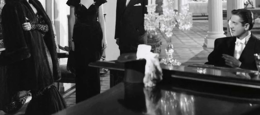 La diosa arrodillada