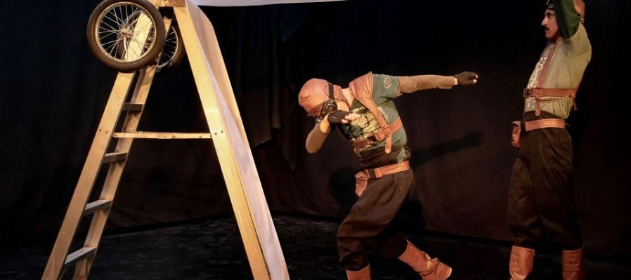 La Tierra azul como una naranja