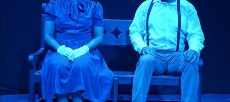 Los amantes en la vía