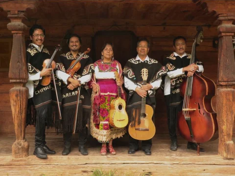 Los Purépechas de Charapan: Pirekuas, sones y abajeños