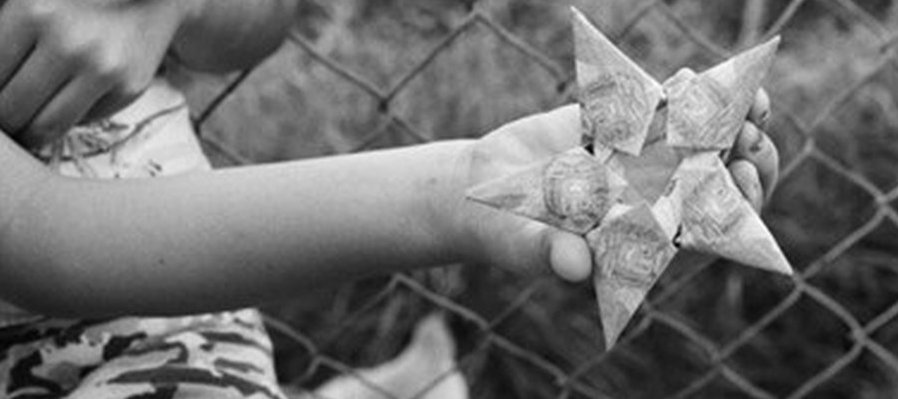 Mariposa de papel | Más allá del borde