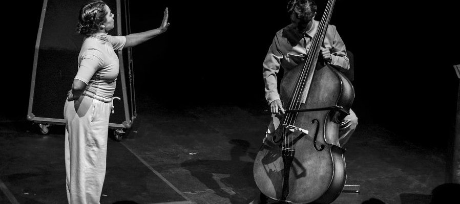 Memor(I.A.): drama musical-escénico en tres breves actos