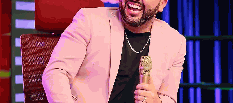 Mike Salazar “El Caballero de la Comedia”