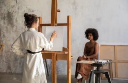 Imagen muestra de la actividad Clase Magistral de dibujo con modelo en vivo