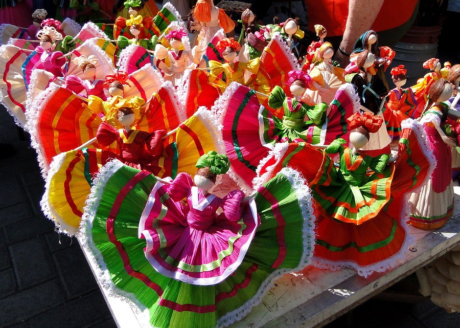 Imagen muestra de la actividad Elaboración de muñecas con hojas de maíz