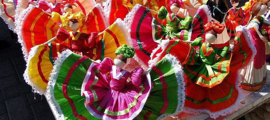 Elaboración de muñecas con hojas de maíz