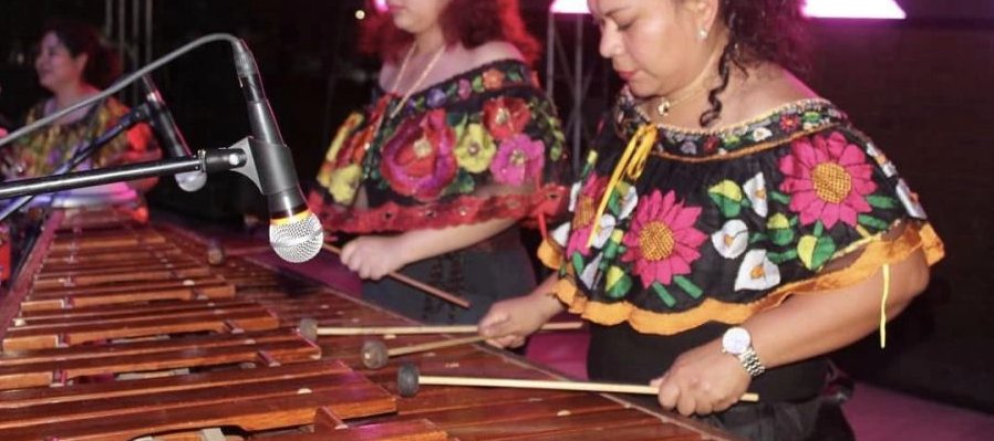 Marimba Orquesta Femenil Nacaimo