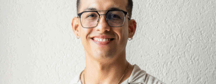 No olvides voltear a ambos lados. Ganador del premio de poesía Carmen Alardín